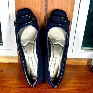 Bandolino flat shoes blue color size 6